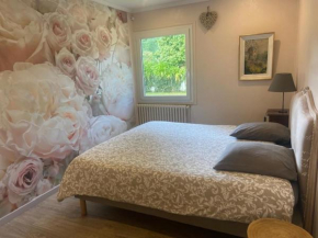 Suite parentale et accès aux séjour, véranda total 70m2 et jardin